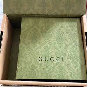 It’s brand-new never use it is GUCCI for man or woman or kids to